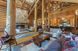 Treehouse Lodge