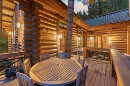 Treehouse Lodge